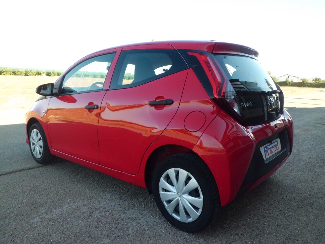 Toyota Aygo Connect 1.0 VVT-i 72 CV 5 porte x-clusiv red style MMT