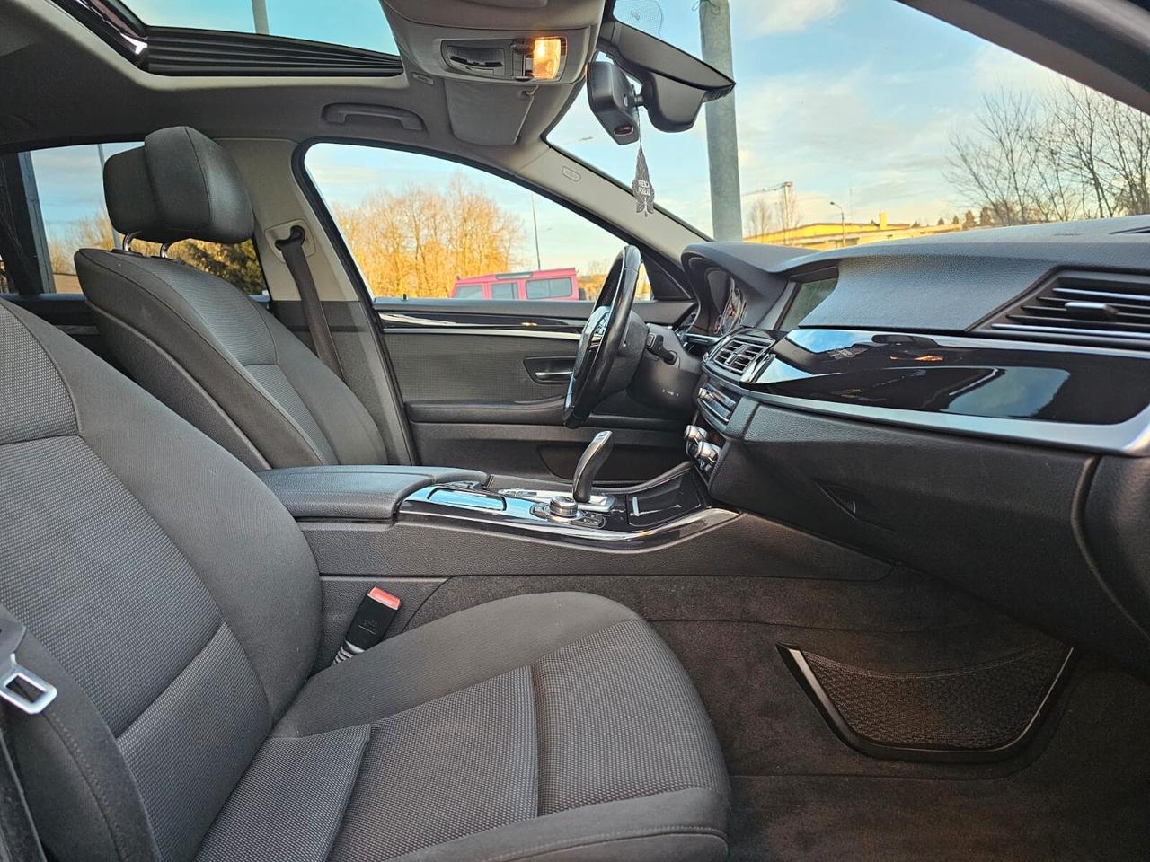 Bmw 520d 184cv Futura*Aut*Navi*Tetto*Pdc*19*Bi-Xeno*