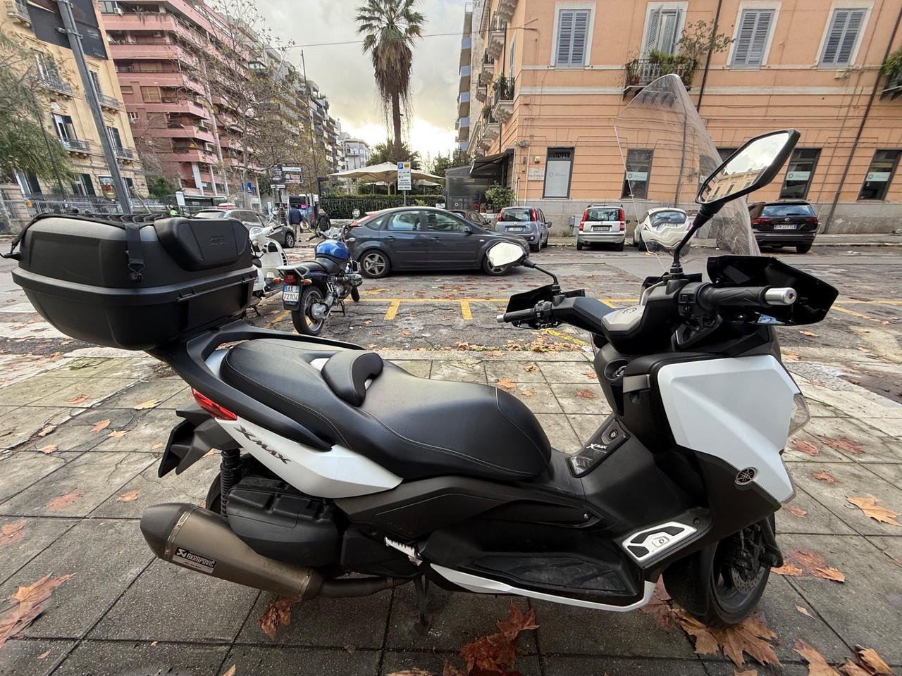 Yamaha X-Max 400 full