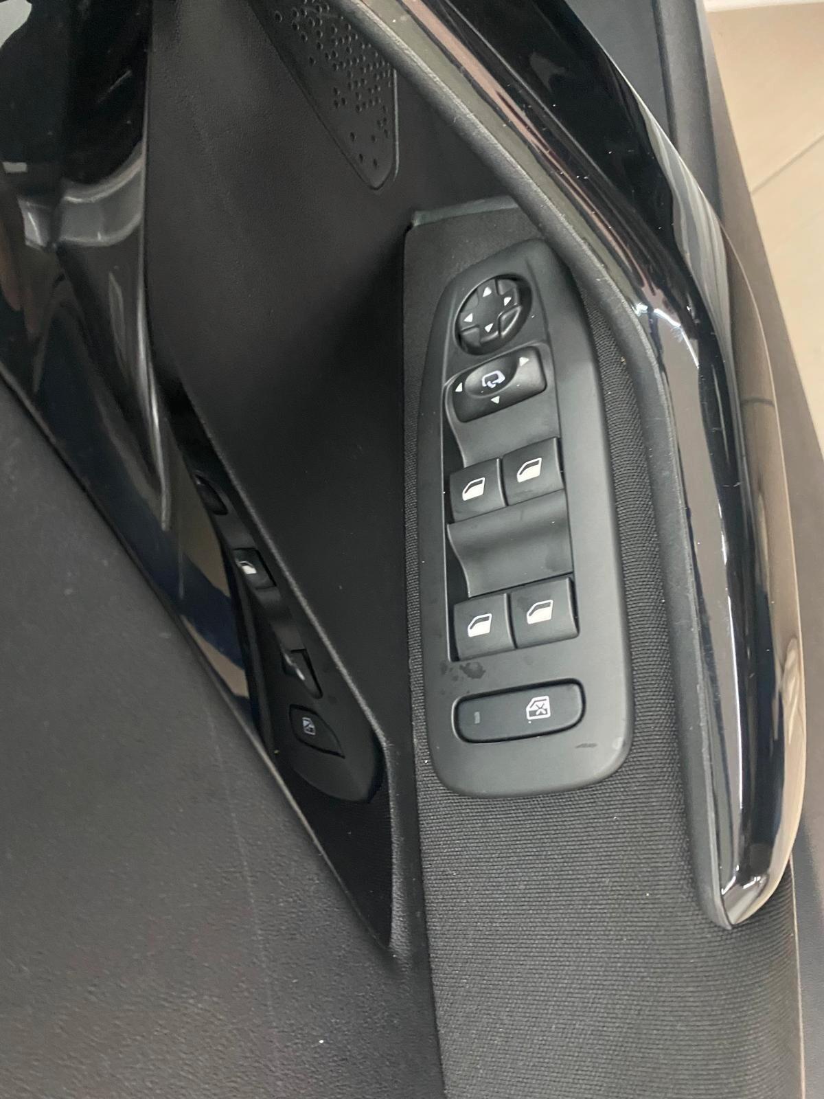 Peugeot 208 BlueHDi 100 5 porte Allure
