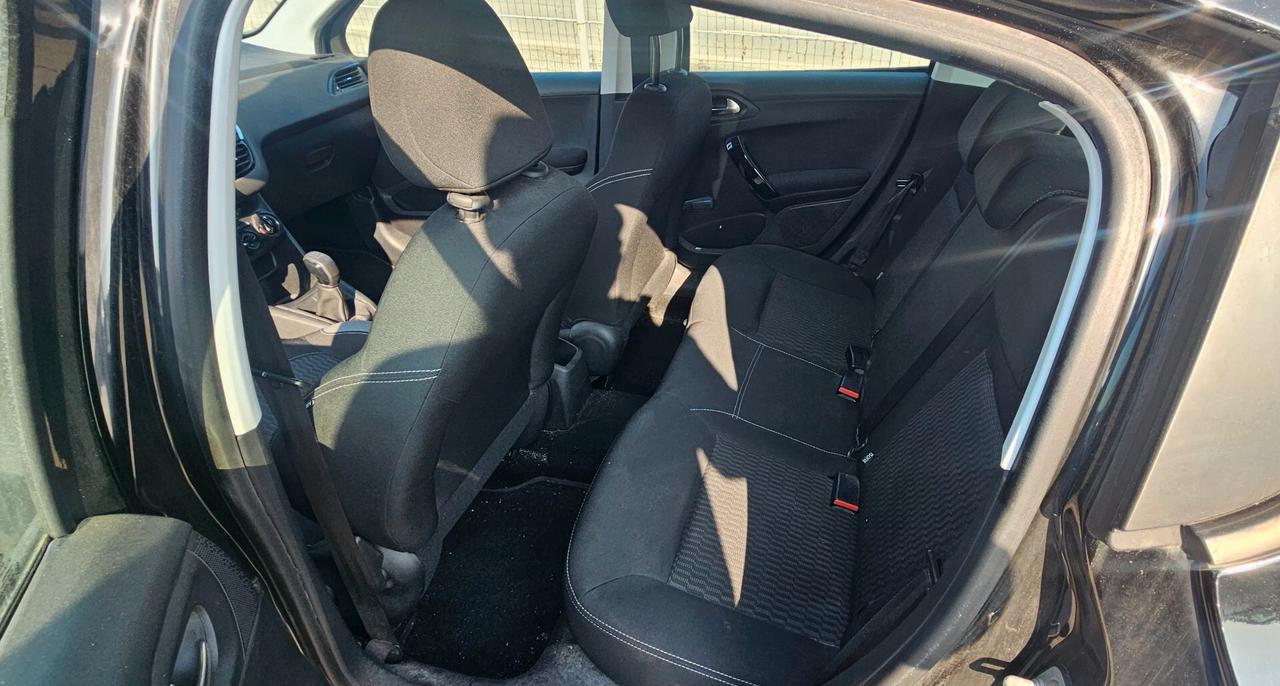 Peugeot 208 PureTech 82 5 porte Allure