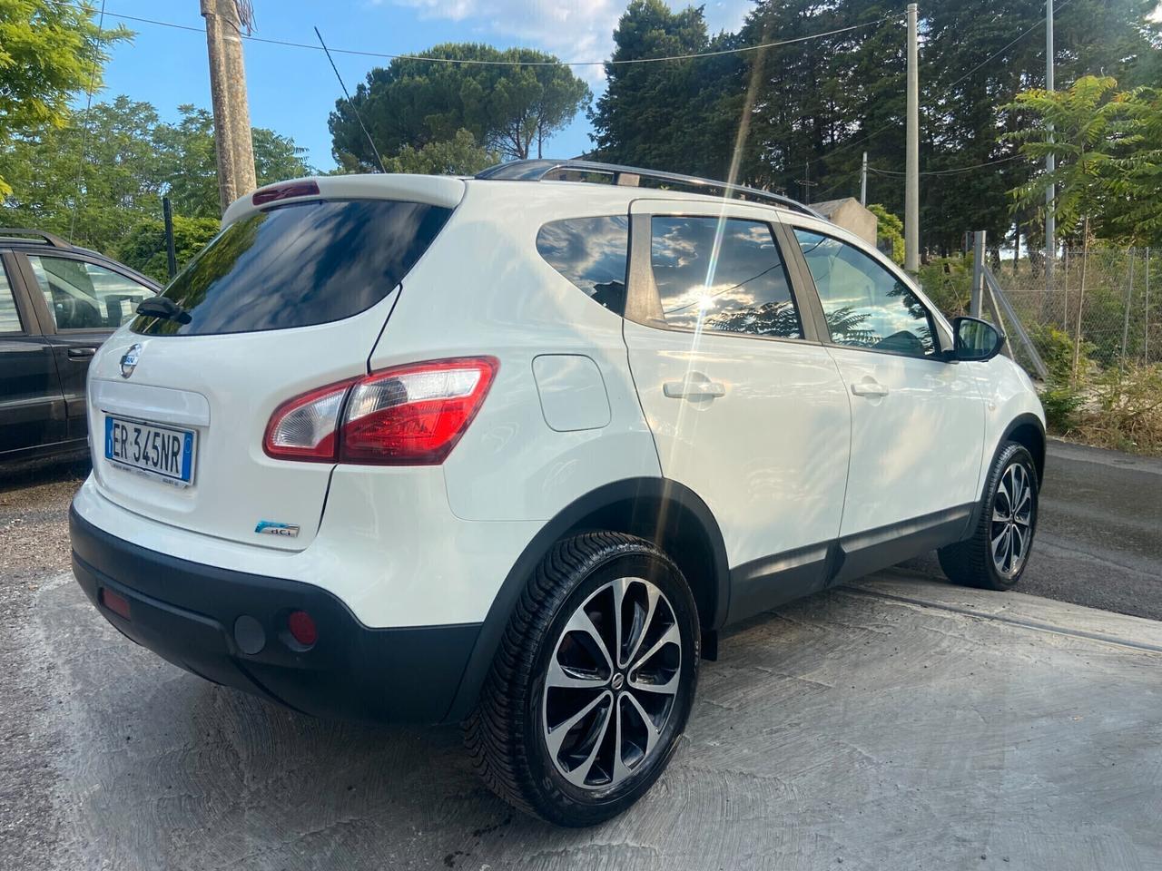 Nissan Qashqai 1.6 dCi Tekna (Tetto-Navi-Retro)