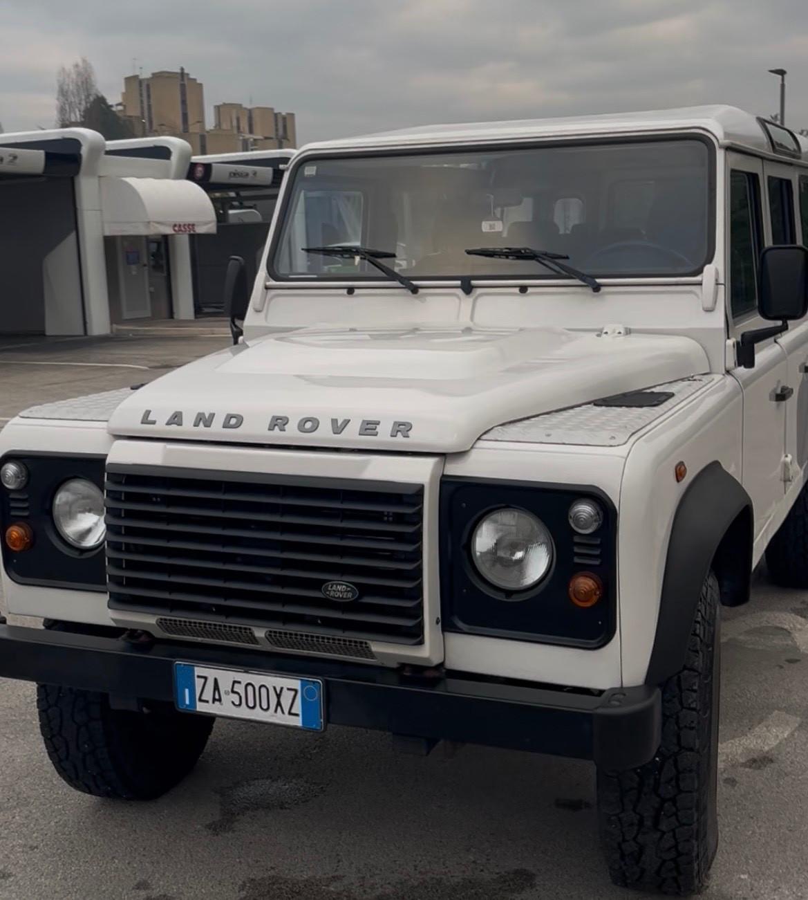 Land Rover Defender 110 2.4 TD4 Hard Top SE