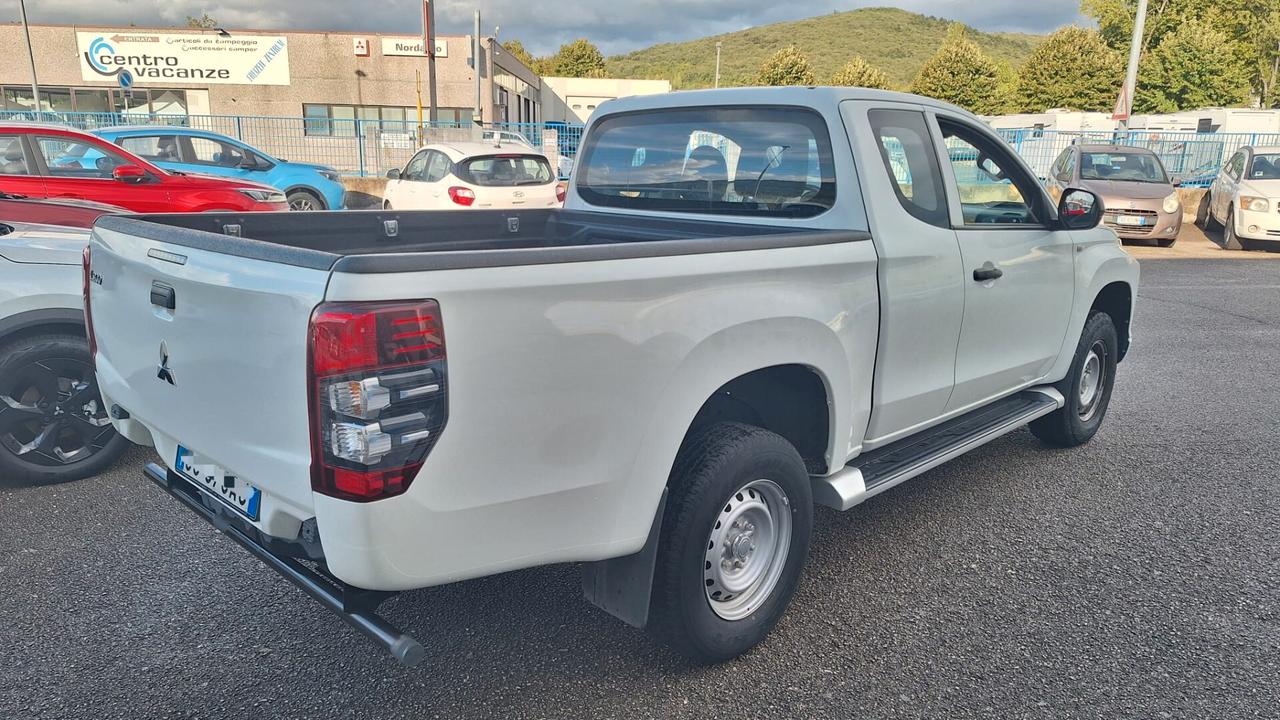 Mitsubishi L200 D Club Cab 4x4 Invite Connect