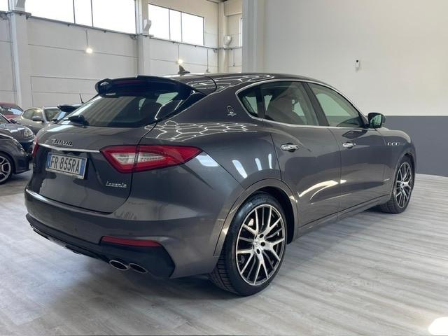 Maserati Levante s q4 430cv