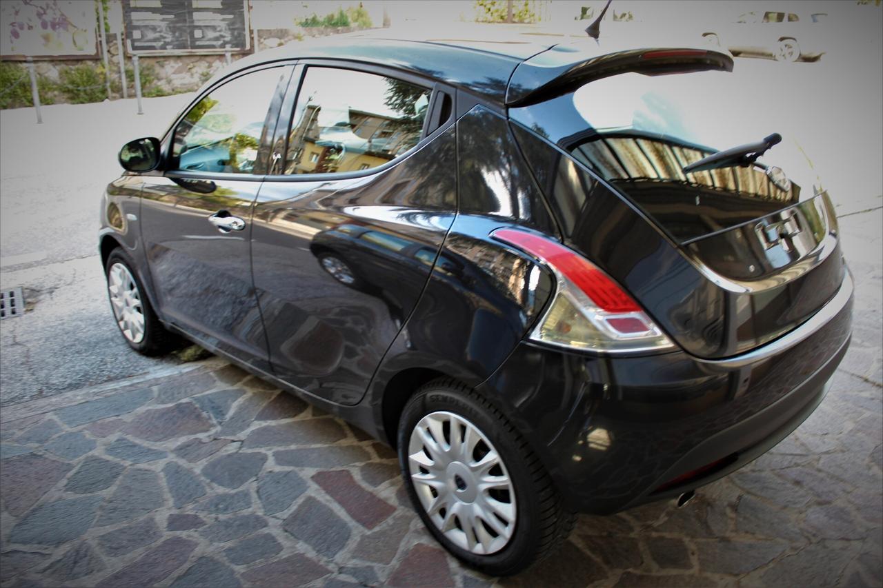 Lancia Ypsilon 1.2 69 CV 5 porte km 65000 Neopatentati