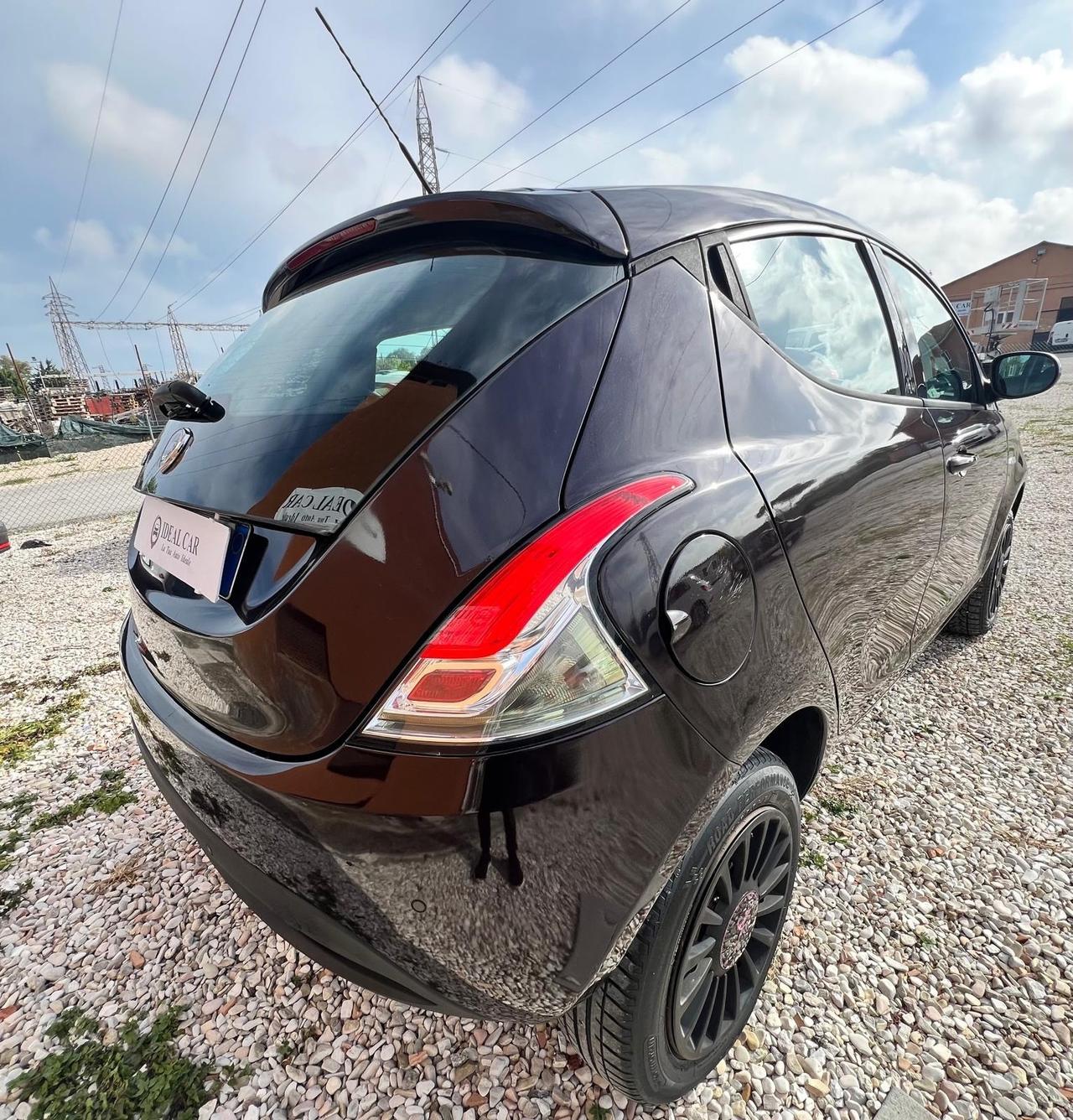 Lancia Ypsilon 0.9 TwinAir 85 CV 5 porte Metano Ecochic Gold