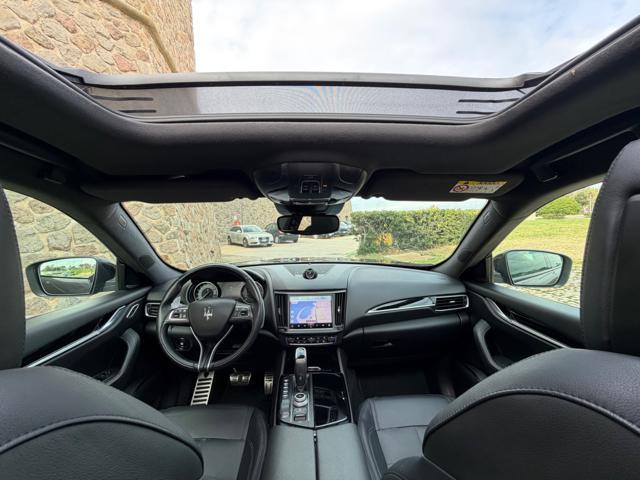 MASERATI Levante MY22 GRANSPORT+TETTO+BLACK PACK+PINZE GIALLE