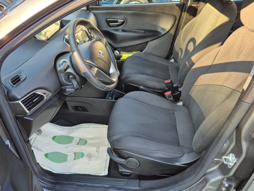 Lancia Ypsilon 1.0 Hybrid Ecochic Gold