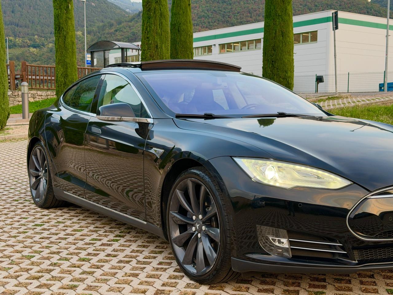 Tesla Model S P85 ,,RICARICA SC01 GRATIS A VITA”
