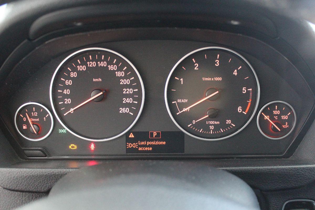 BMW - Serie 3 Touring - 320d Business aut.