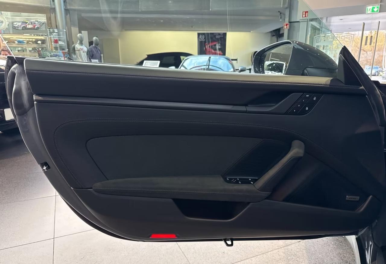 Porsche 911 Coupe 3.6 Carrera GTS auto