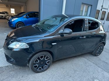 Lancia Ypsilon 0.9 TwinAir 85 CV 5 porte S&S DFN S Momodesign