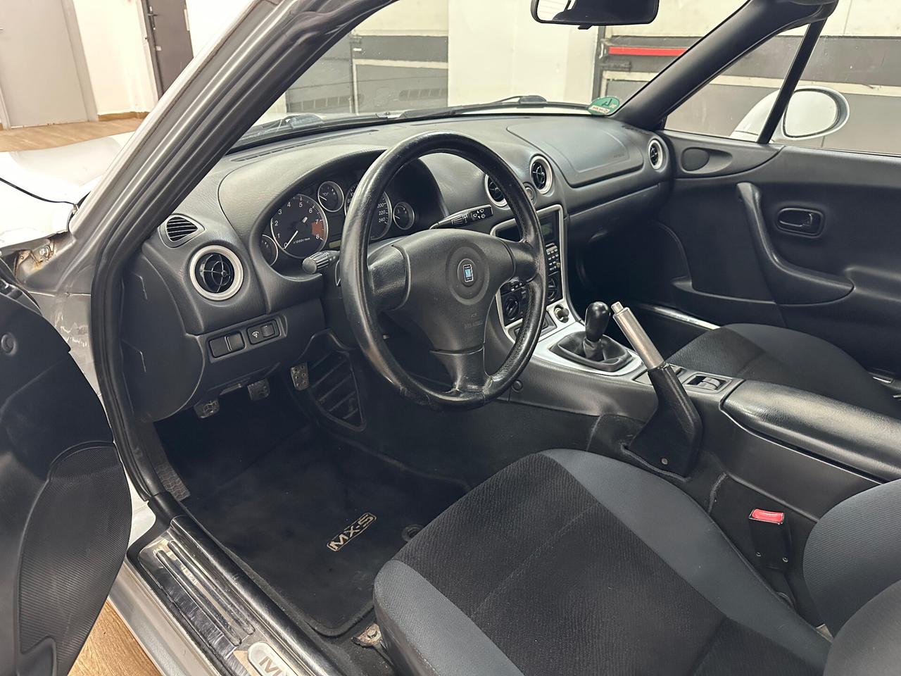 Mazda MX-5 1.6i 16V cat