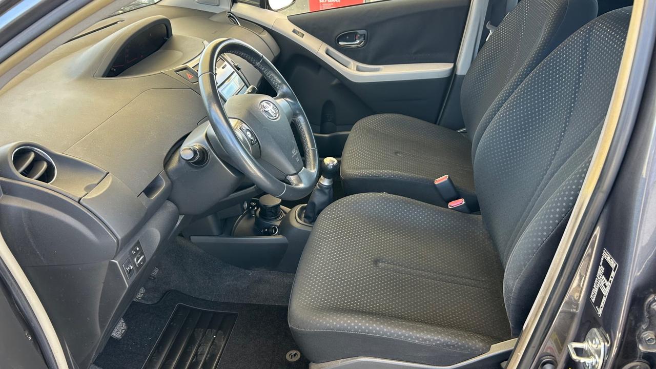 TOYOTA YARIS 1.0 5 P sol.
