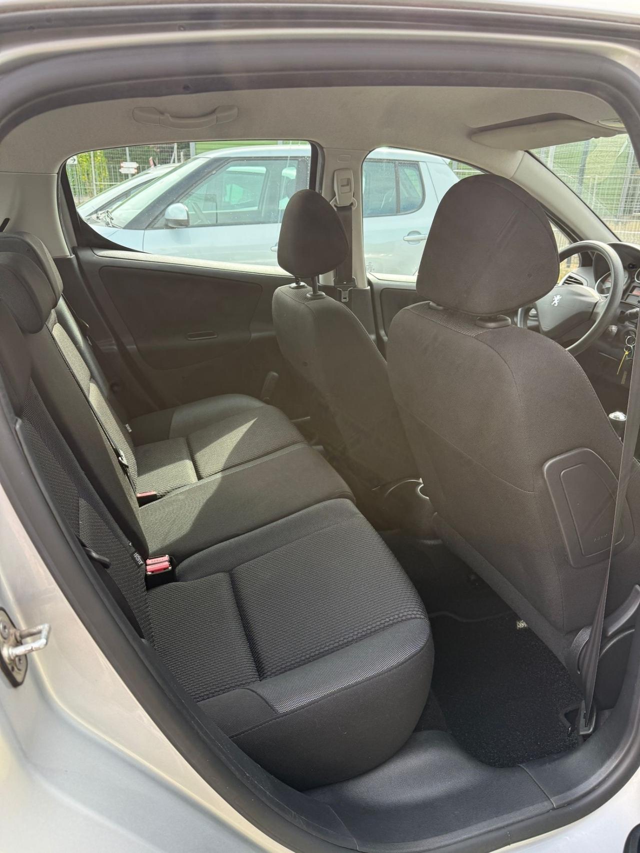 Peugeot 207 1.4 HDi 70CV 5p. Allure NEOPATENTATI OK