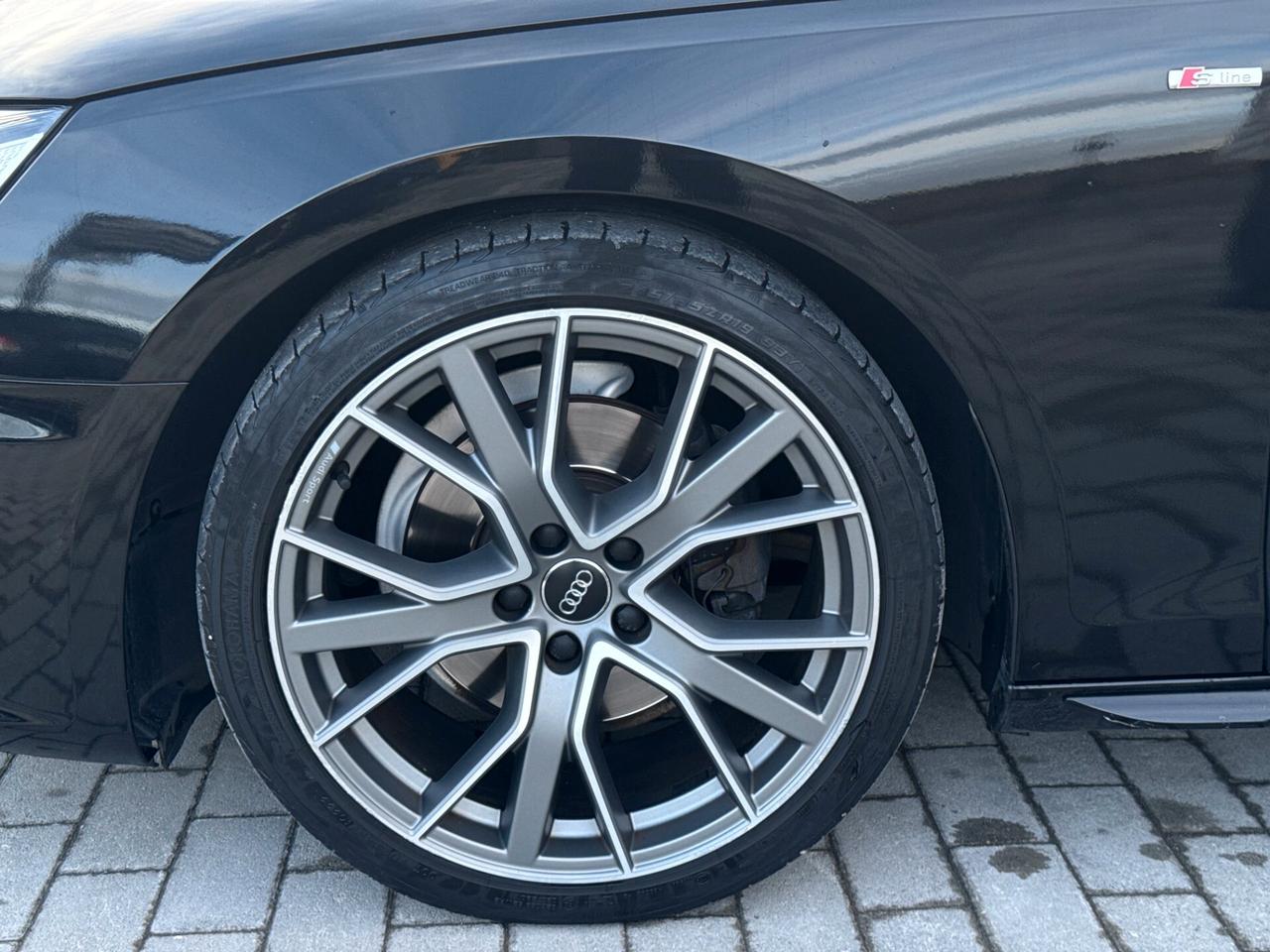 Audi A4 Avant 35 TDI/163 CV S tronic line edition UNI PRO