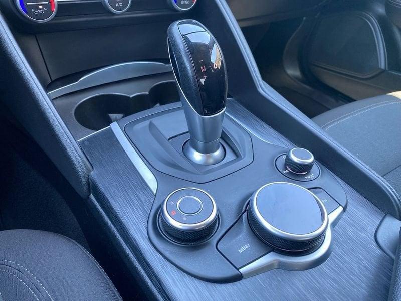Alfa Romeo Giulia 2.2 t Sport Tech 160cv auto
