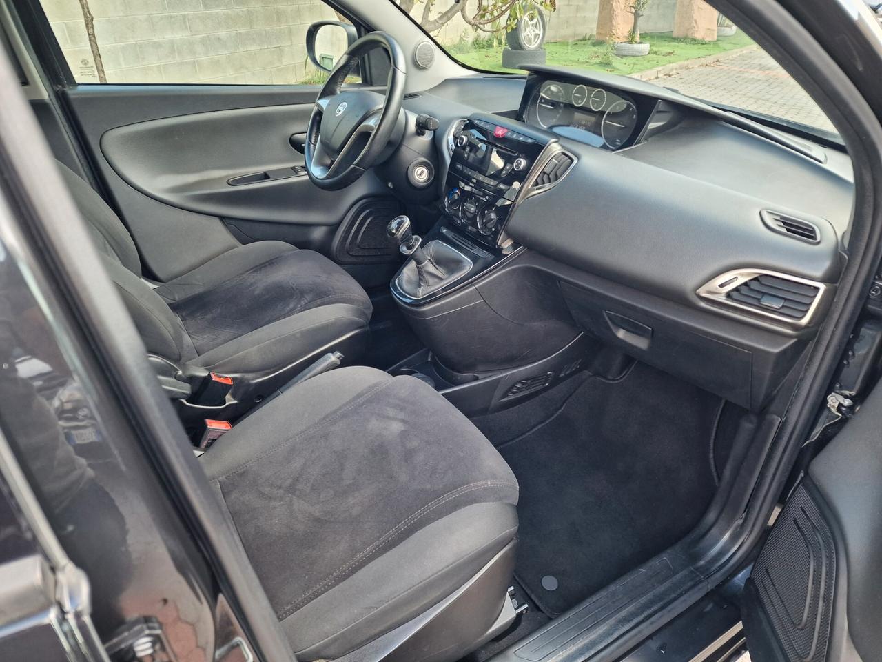 Lancia Ypsilon 1.2 69 CV 2014 neopatentati
