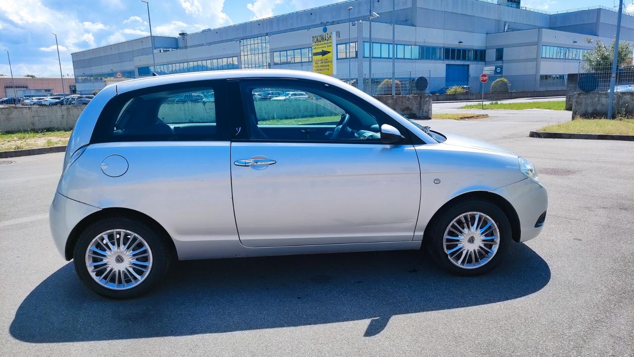 Lancia Ypsilon 1.2 soli 62000km NEOPATENTATI - 2009