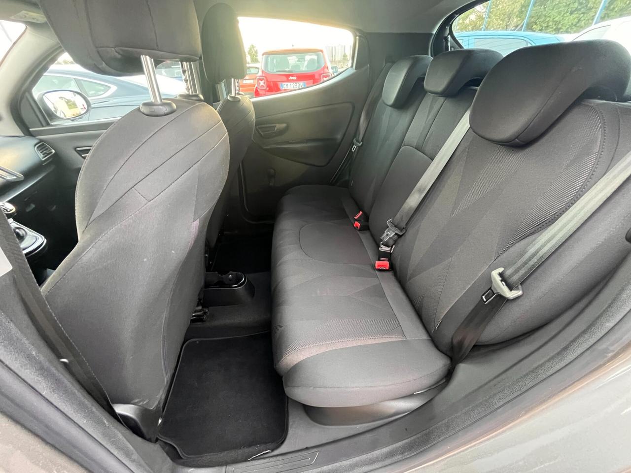 Lancia Ypsilon 1.0 FireFly 5 porte S&S Hybrid Ecochic