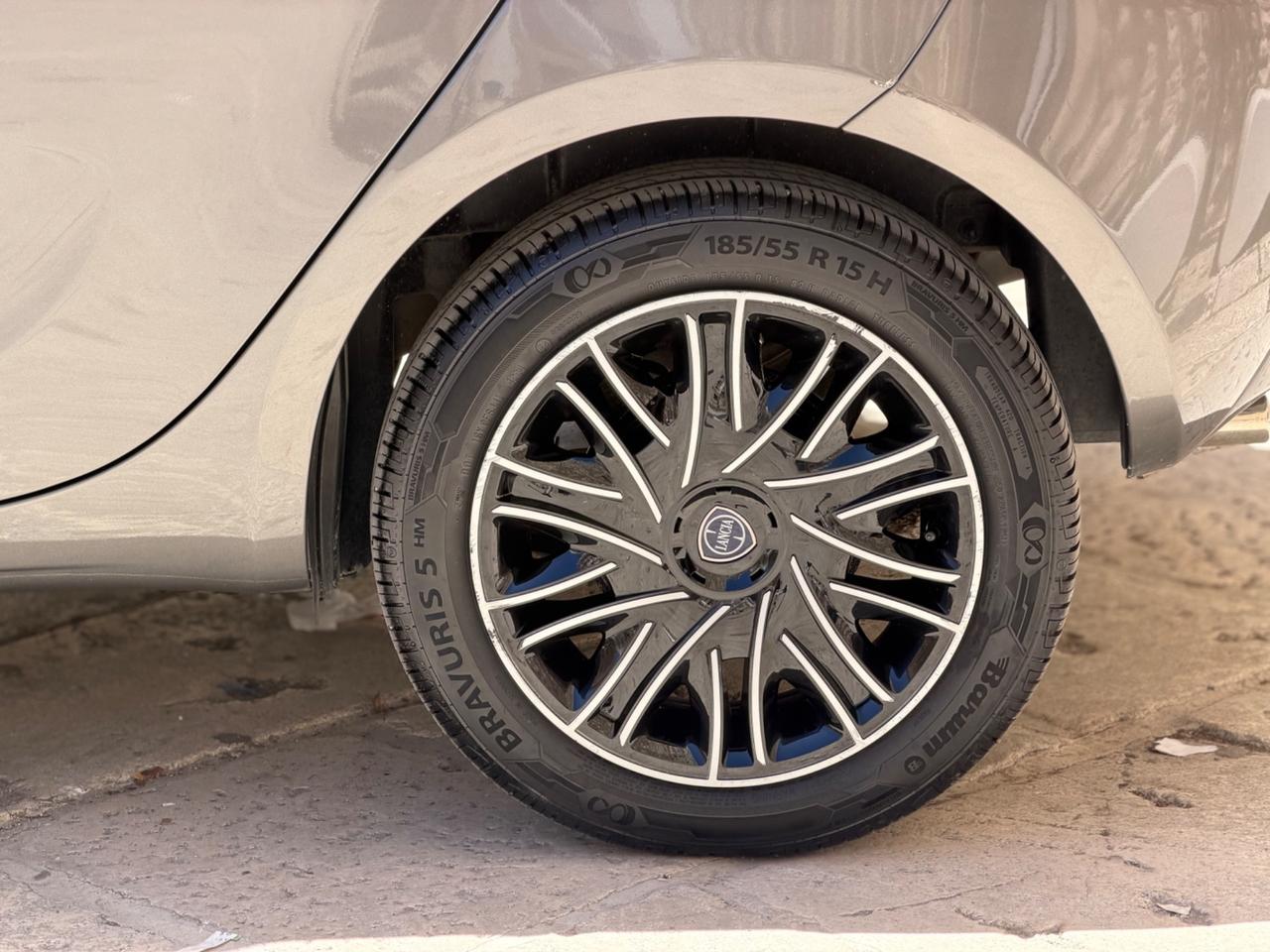 Lancia Ypsilon 1.0 FireFly 5 porte S&S Hybrid Ecochic Gold