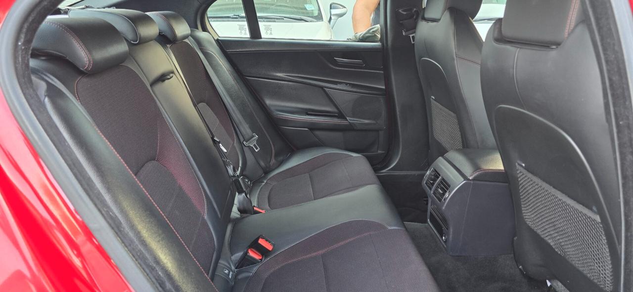 Jaguar XE 2.0 D Turbo 180CV aut. Prestige Business Edition