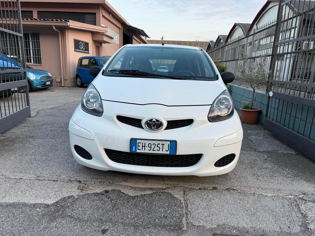 Toyota AYGO 1.0 5 porte Deep Ocean Connect PERFETTA