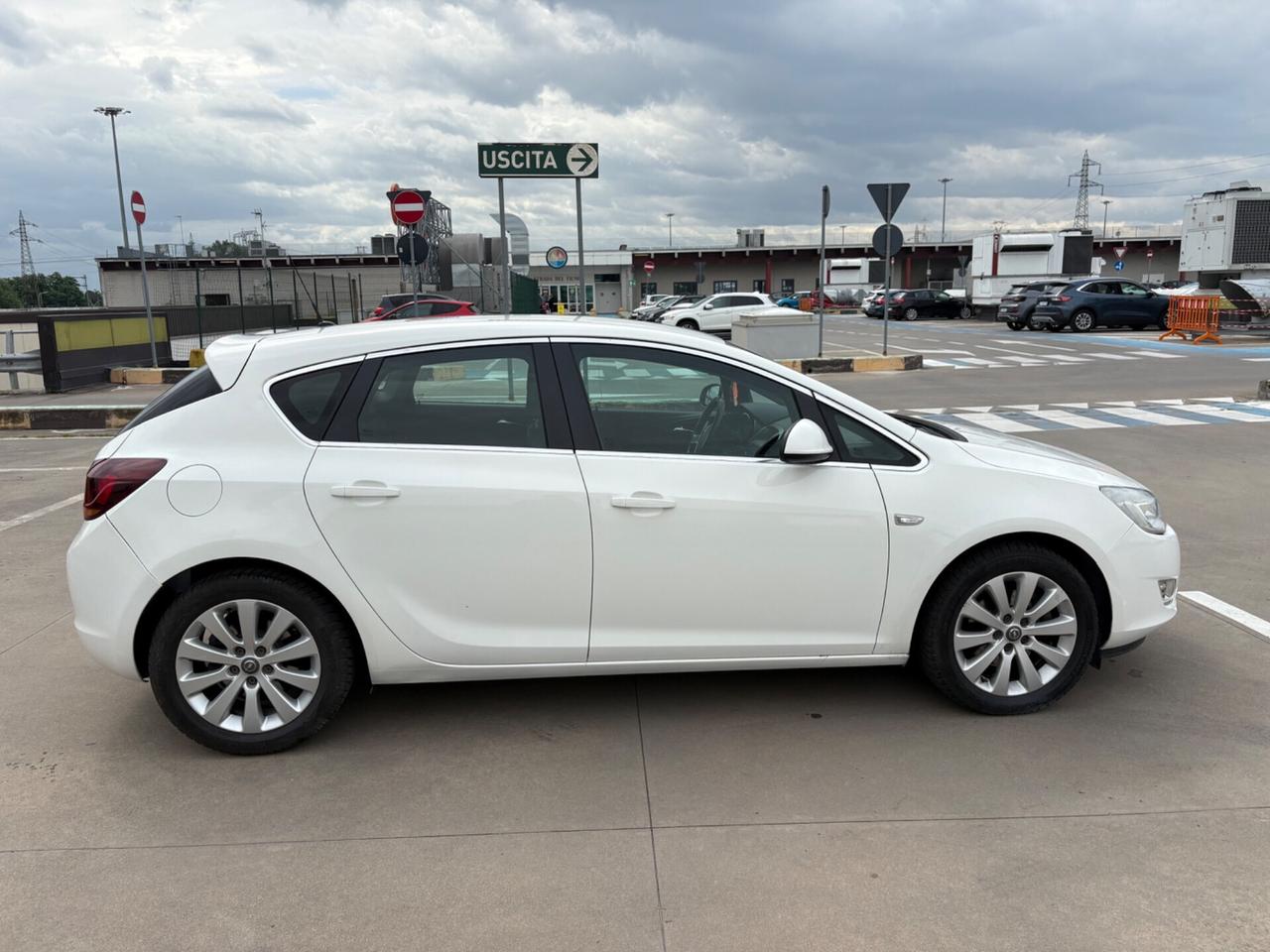 Opel Astra 1.7 CDTI 110CV 5 porte Ok neo patentati.