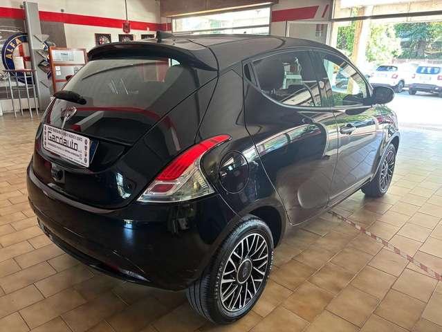 Lancia Ypsilon 1.0 firefly hybrid platinum