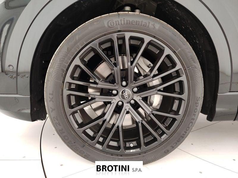 Audi Q8 TFSI e 290kW quattro tip. S Line Ed.