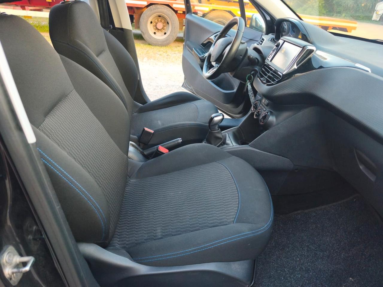 Peugeot 208 2019----1.2 Benzina Neopatentati