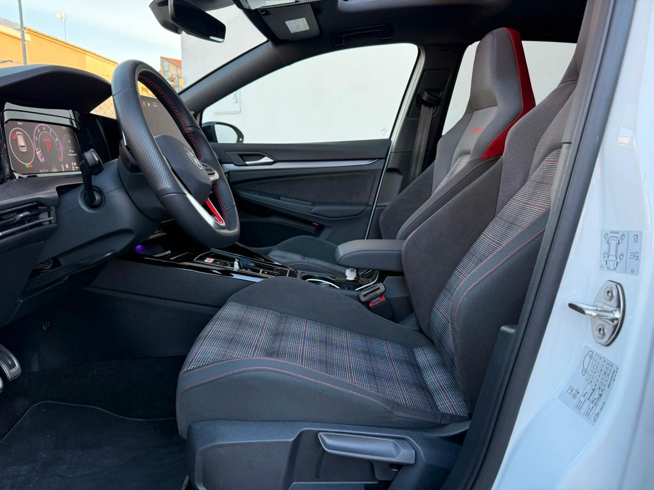 New Volkswagen Golf 8.5 GTI 2.0 TSI 265 CV