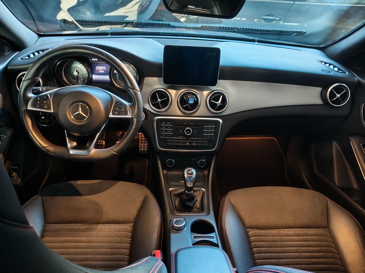 Mercedes-benz CLA 180 Premium