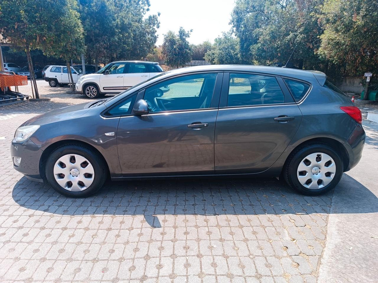 Opel Astra 1.4 100CV 5 porte Cosmo