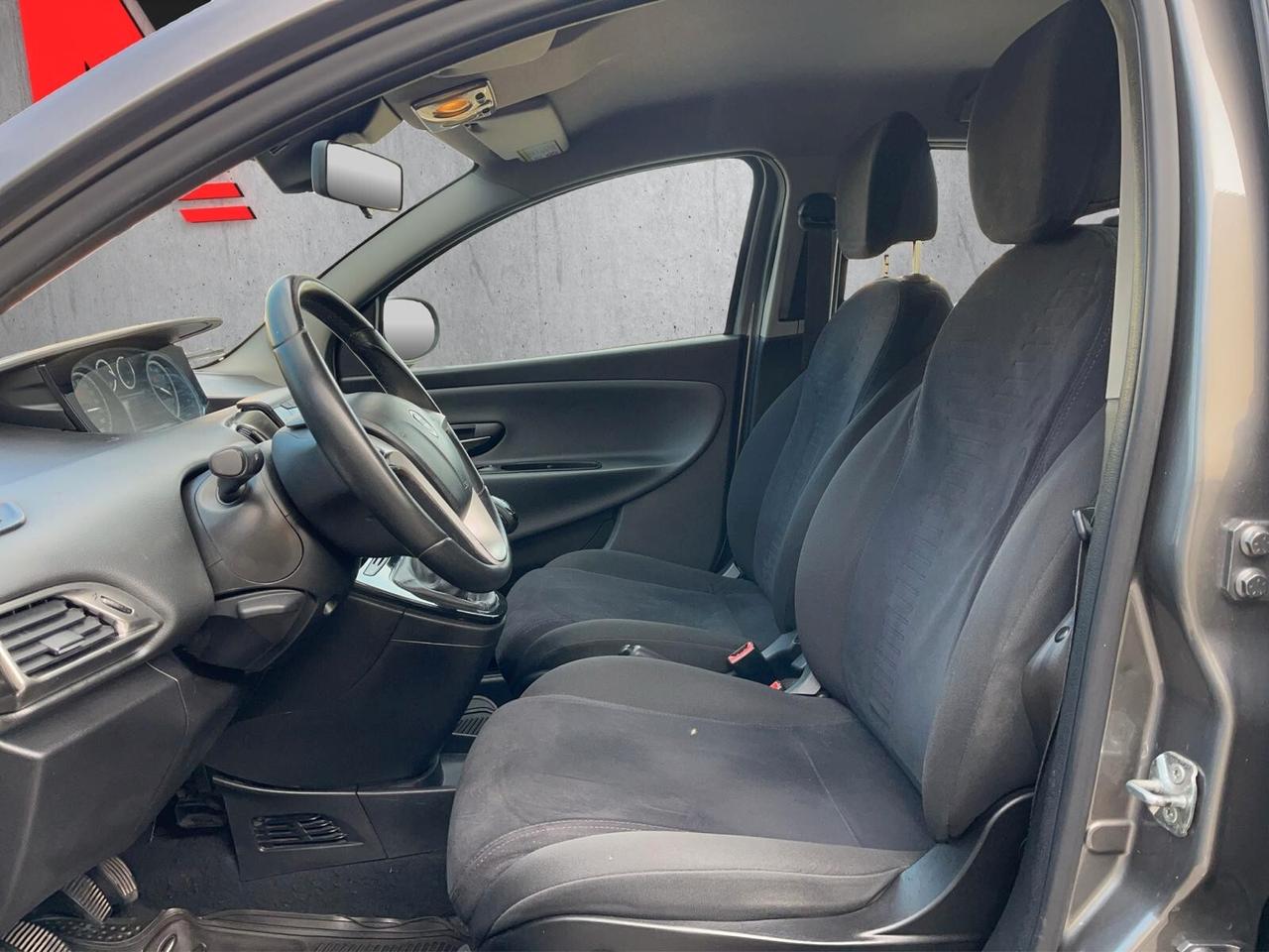 Lancia Ypsilon 1.2 69 CV 5 porte S&S Silver