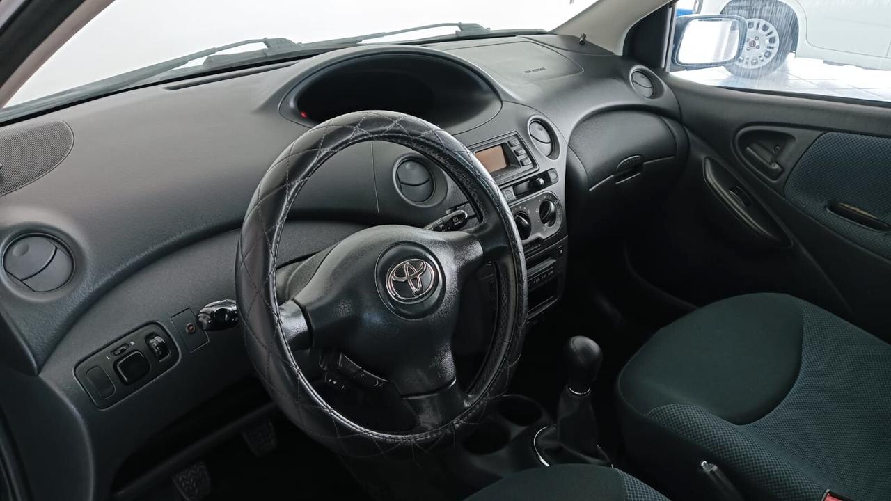 Toyota Yaris 1.0i 16V cat 5 porte Sol