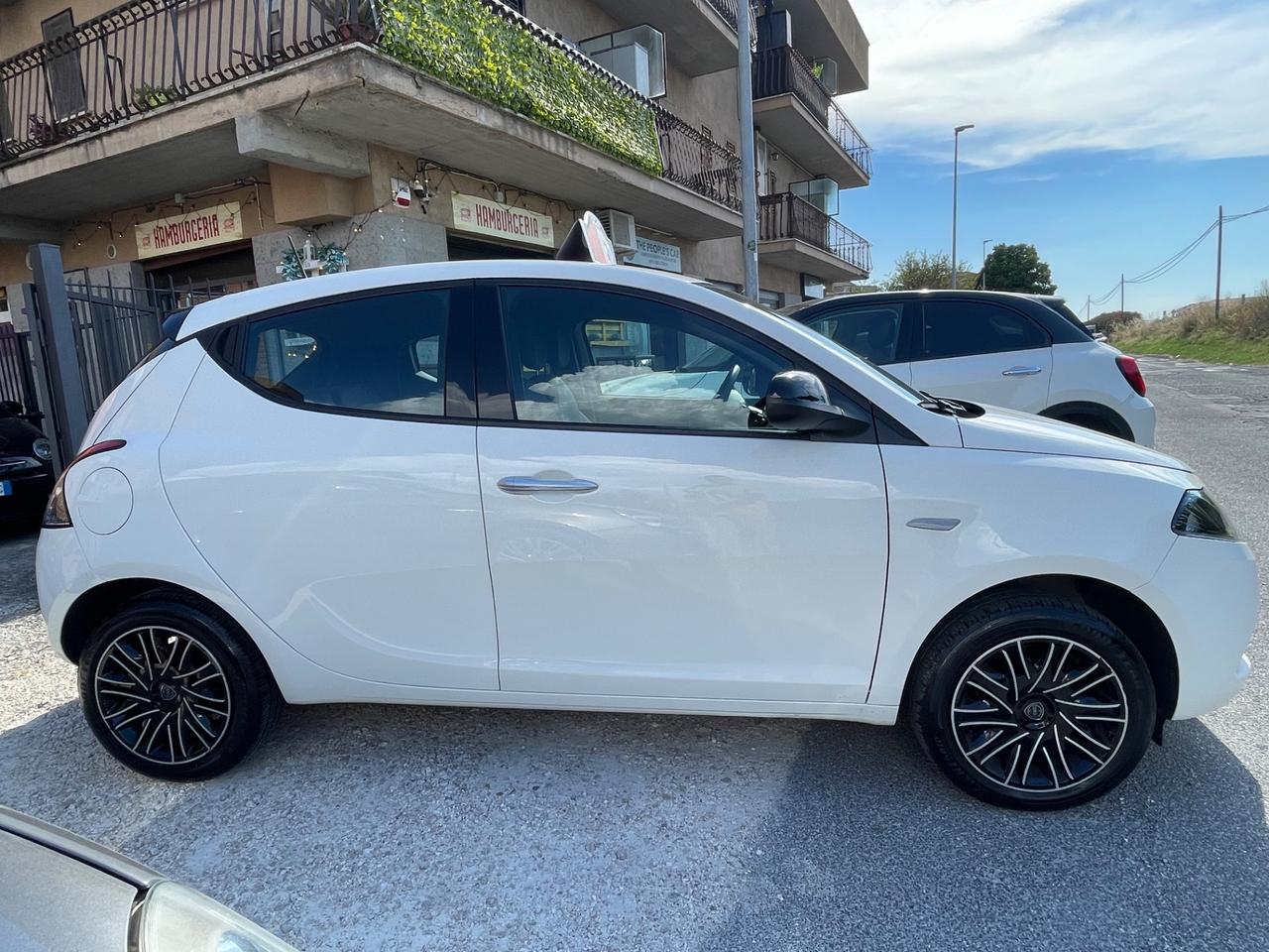 Lancia Ypsilon 1.0 Hybrid Alberta Ferretti !!19000KM!!