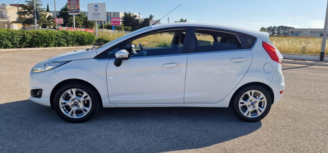 Ford Fiesta 1.2 60CV Black & White Edition 2015