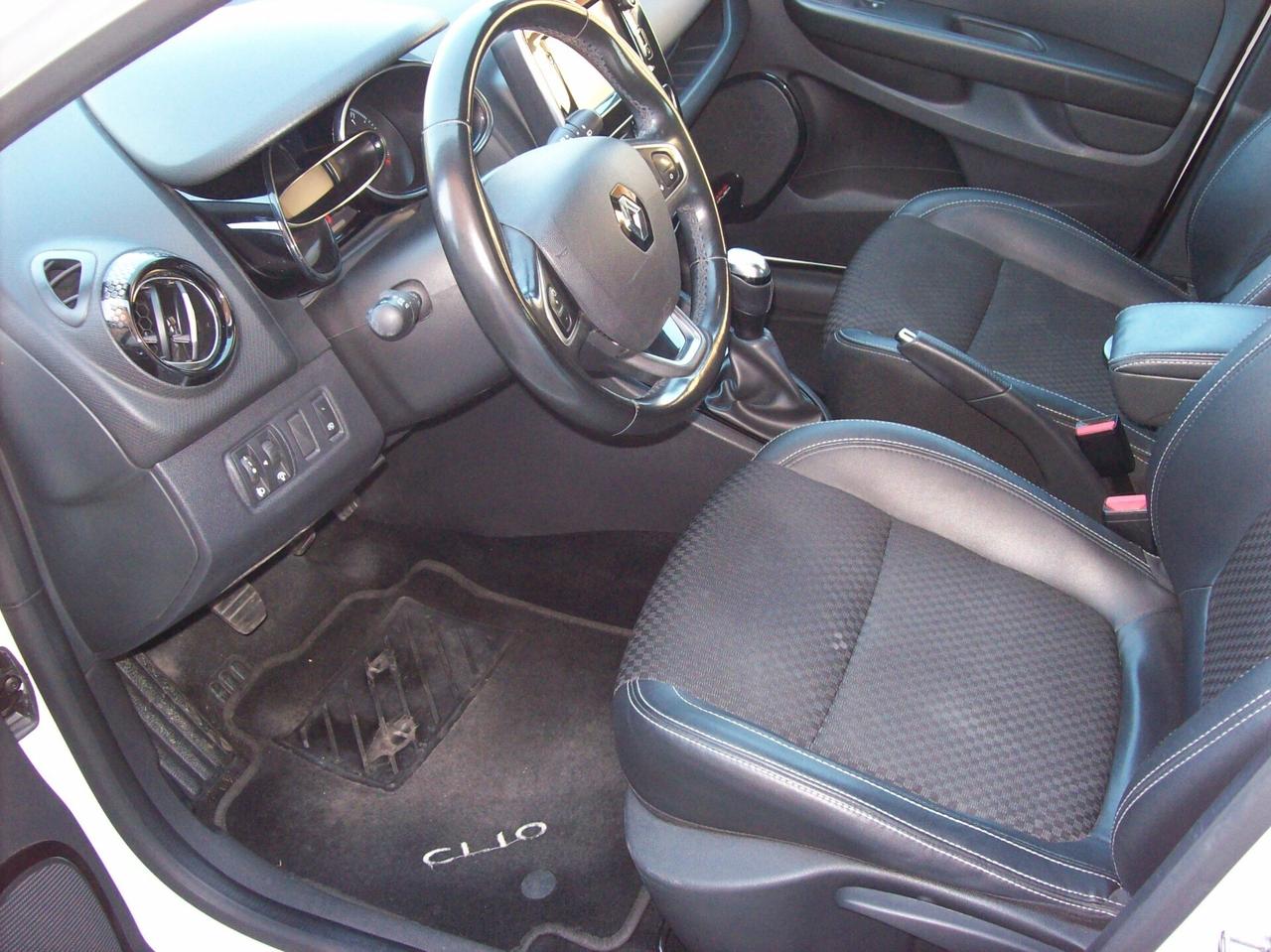 Renault Clio dCi 8V 90 CV EDC 5 porte Moschino Life neopatentati
