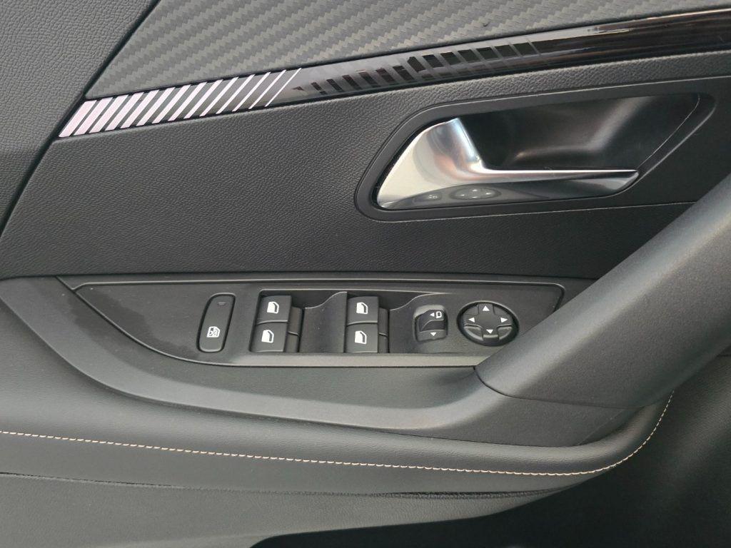 Peugeot 2008 Hybrid 145 e-DCS6 Allure