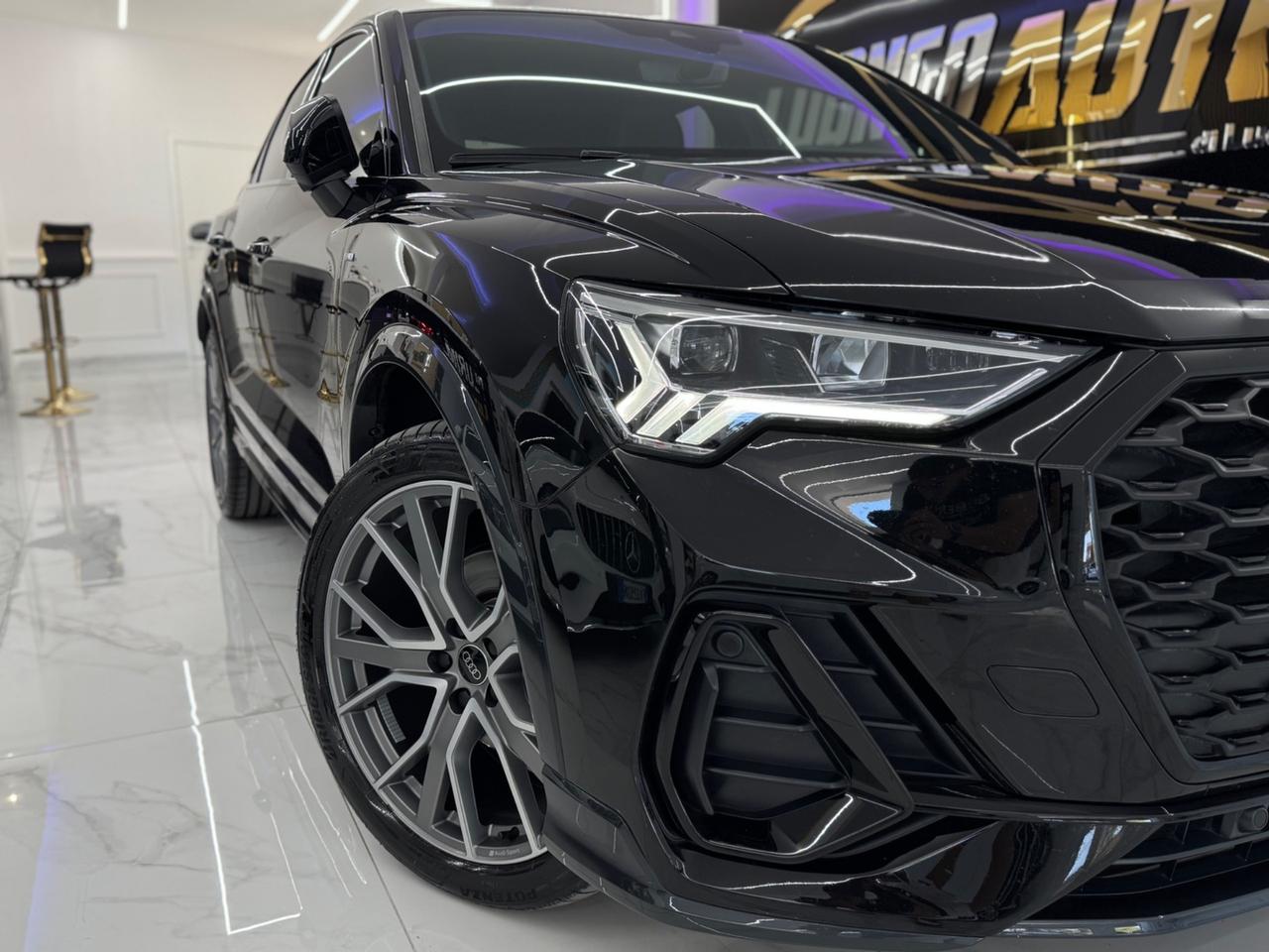 Audi Q3 2.0 TDI S-Tronic S-Line Identity Black