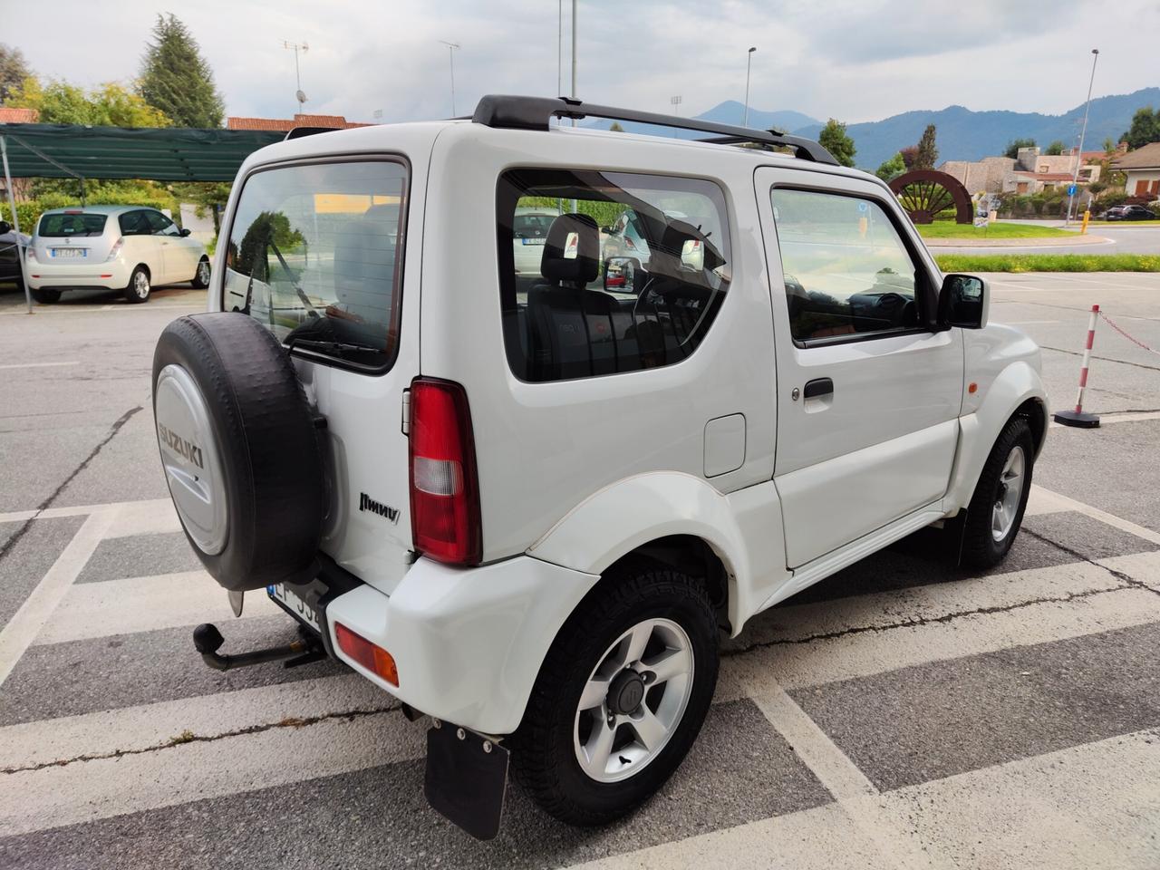 Suzuki Jimny 1.3i 16V cat 4WD JLX gancio traino