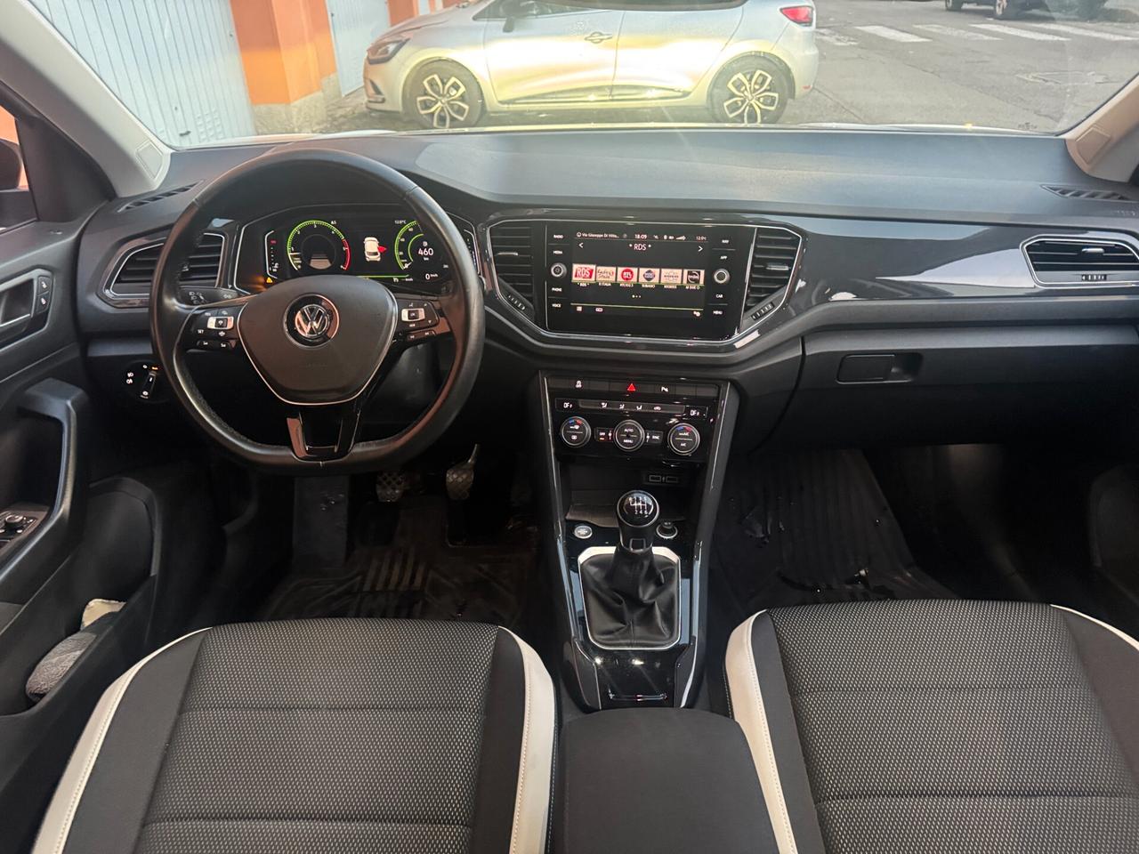 Volkswagen T-Roc 1.6 TDI ADVANCED