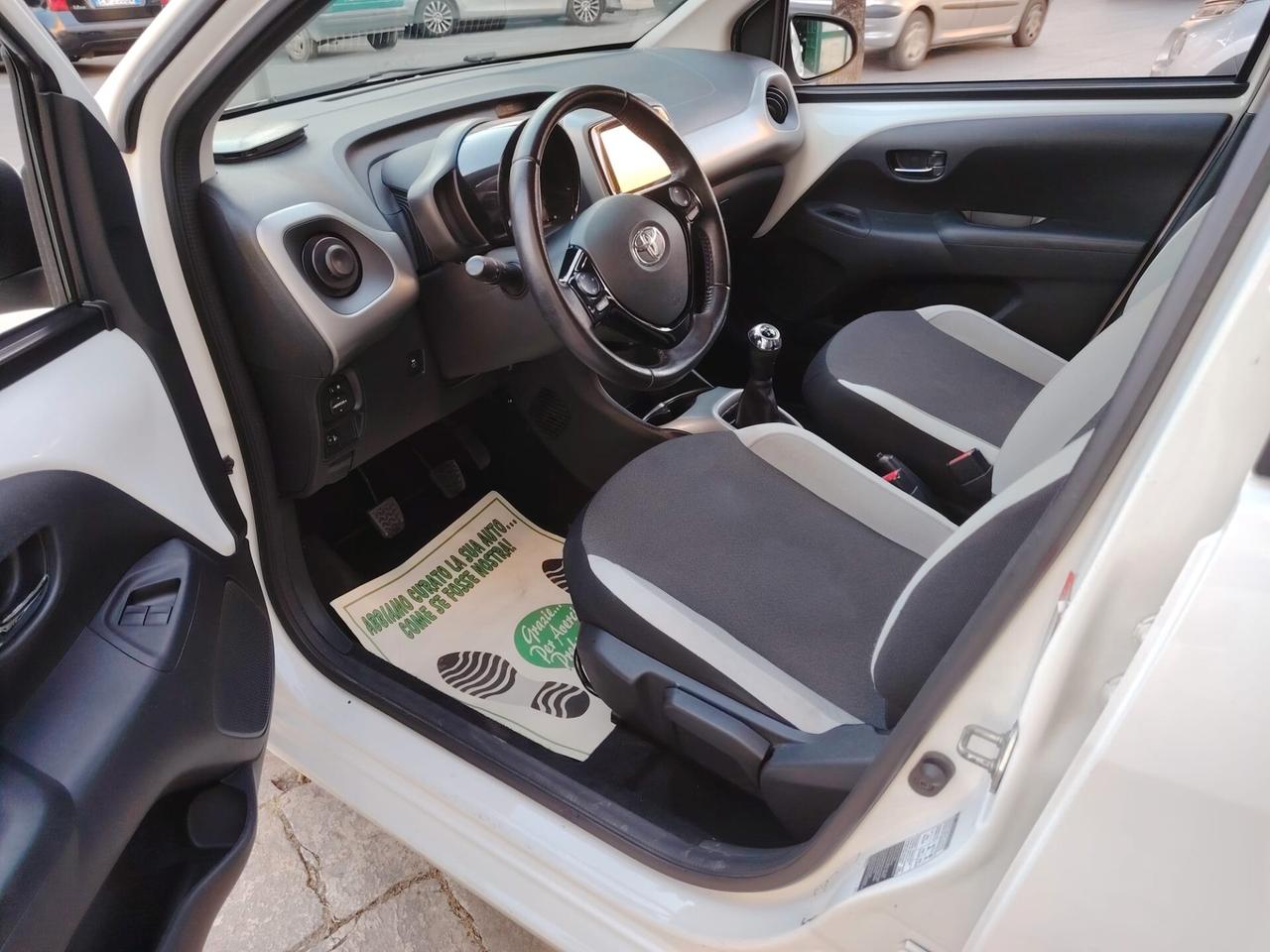 Toyota Aygo 1.0 VVT-i 69 CV 5 porte x-play TSS