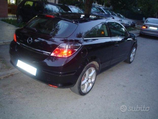 Opel Astra GTC 1.9 CDTI 150CV Cosmo