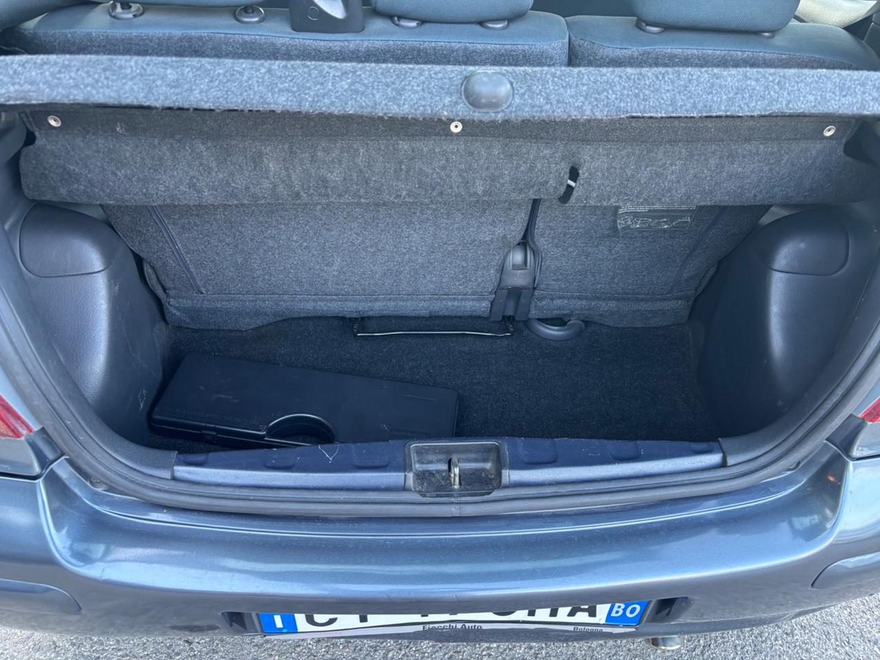 Toyota Yaris 1.0i 5 porte Sol OK NEOPATENTATI