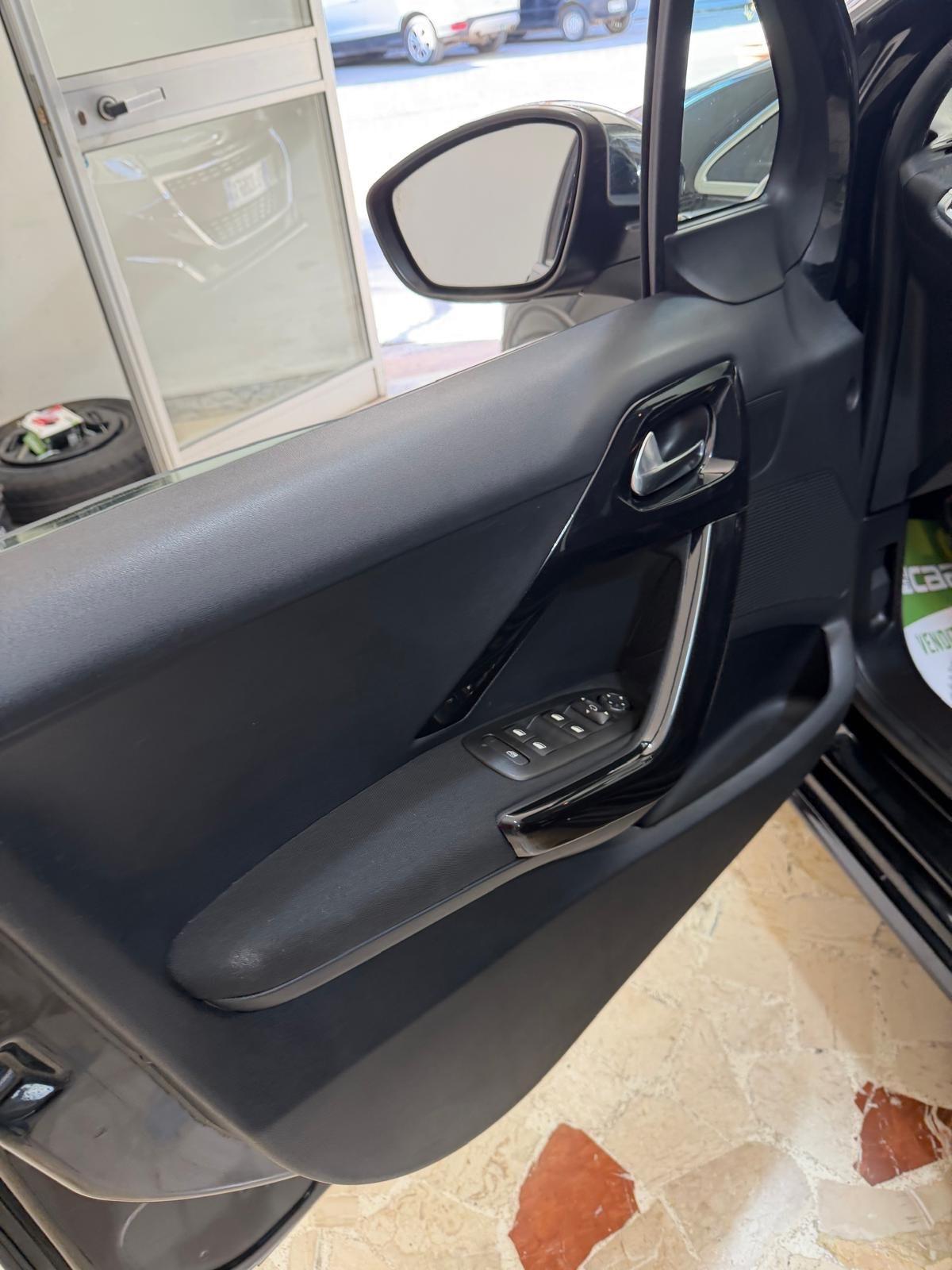 Peugeot 208 PureTech 82 5 porte Access