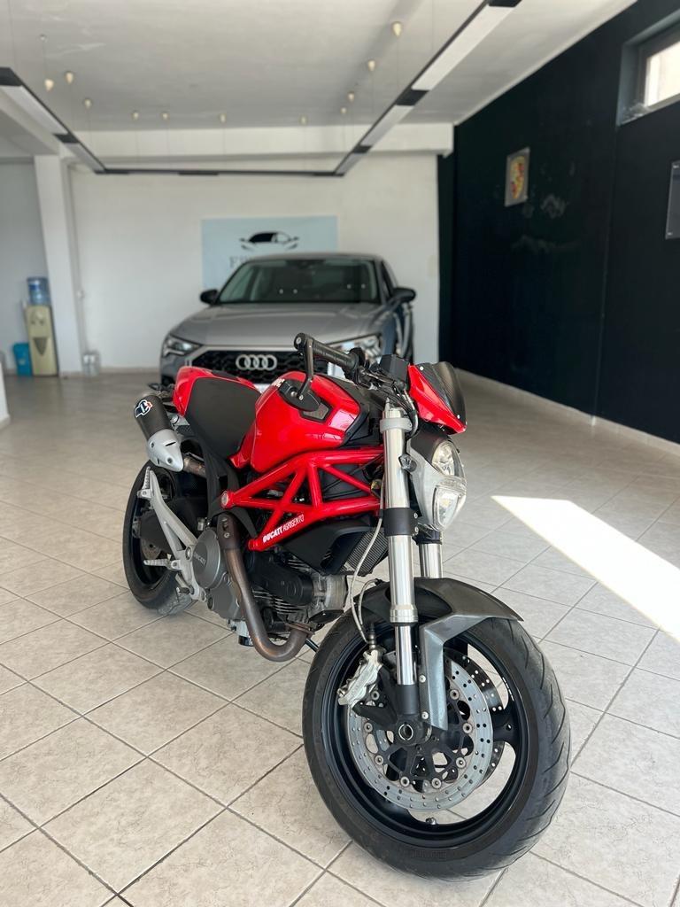 DUCATI MONSTER 696