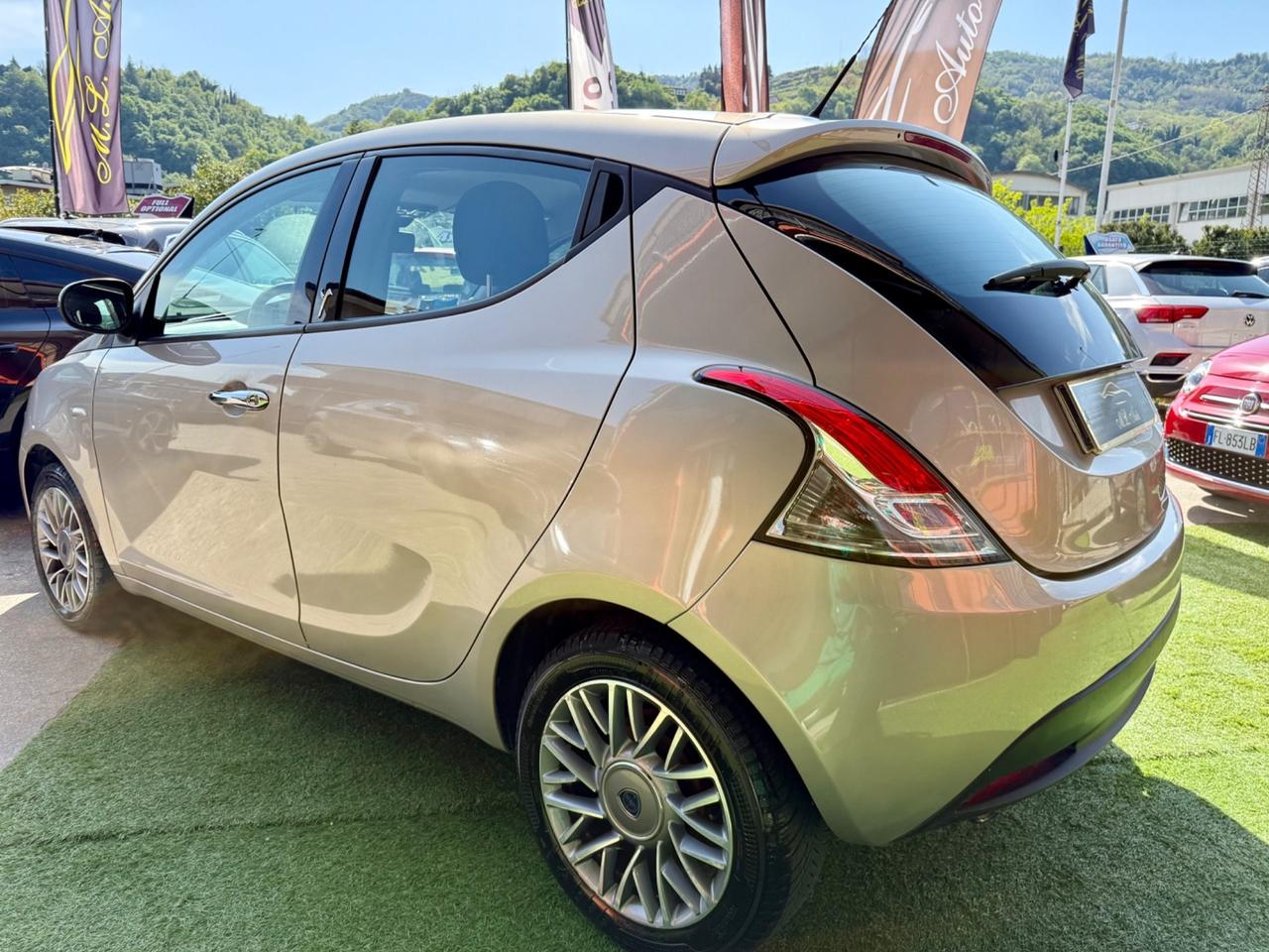 Lancia Ypsilon 1.2 69 CV 5 porte S&S Platinum